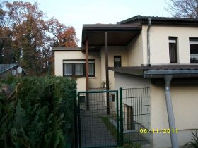 sep.Eingang ,mit kleiner Terasse